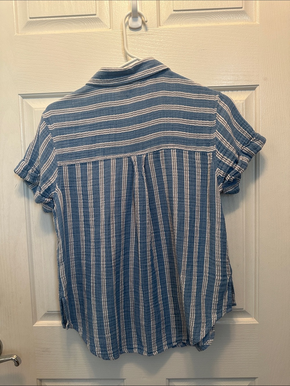 a.n.a Blue and White Striped Short-Sleeve Button-Down Shirt Beachy Size Small - Picture 5 of 5